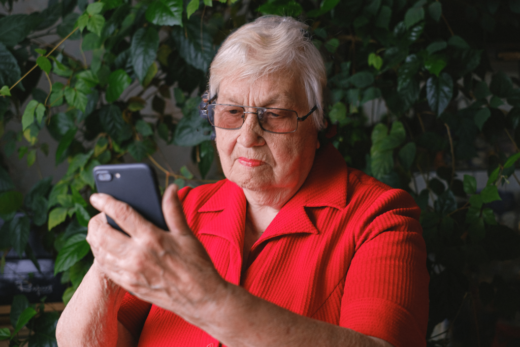smartphone voor ouderen Senifone review